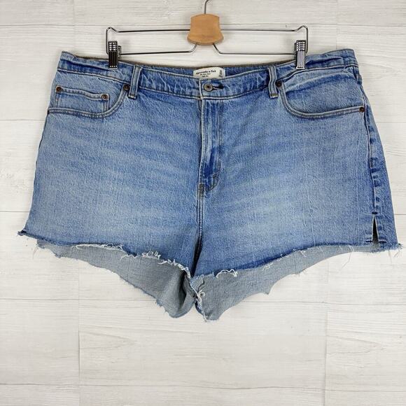Abercrombie & Fitch The Mom Short Size 35 / 20 High Rise Curve Love Light Wash - Picture 1 of 14